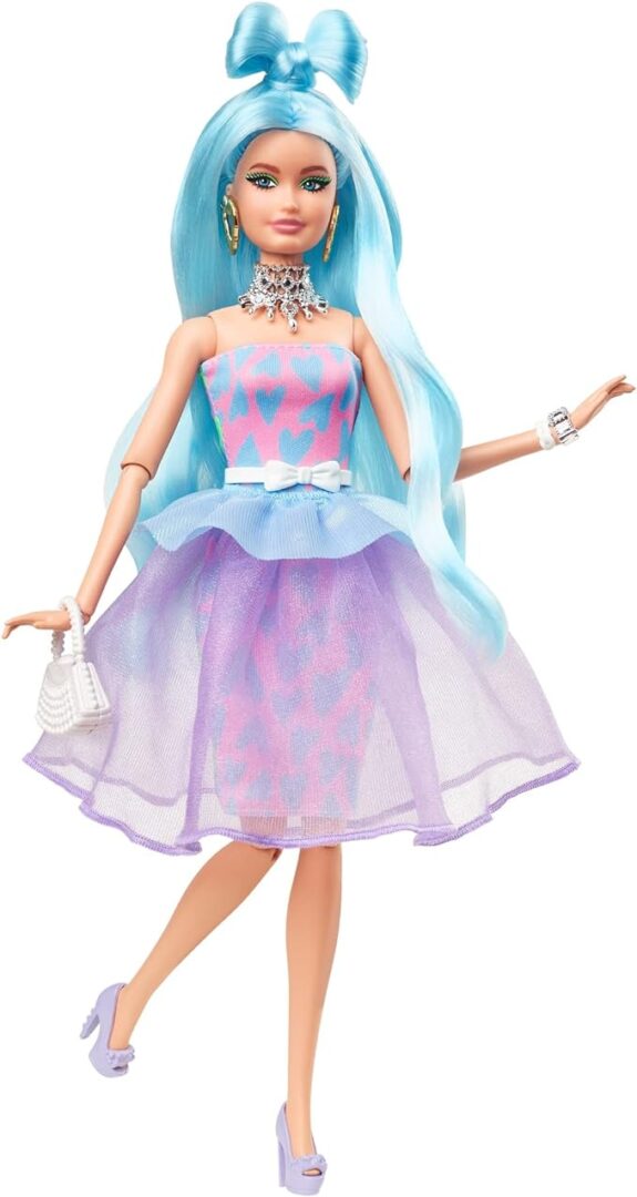 Lėlė "Barbie Extra" su rūbų ir aksesuarų rinkiniu.