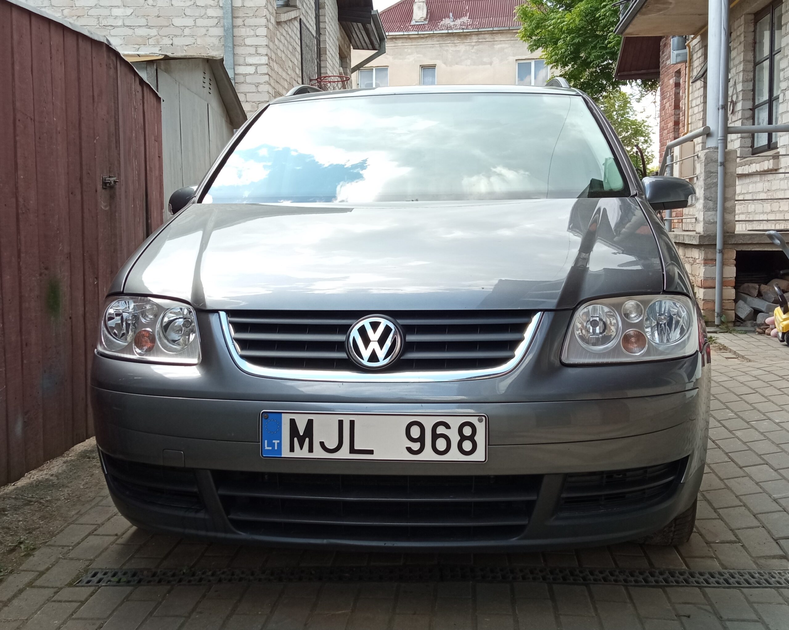 Parduodu VW / TOURAN 2003 metų 1.9 TDI 74KW.