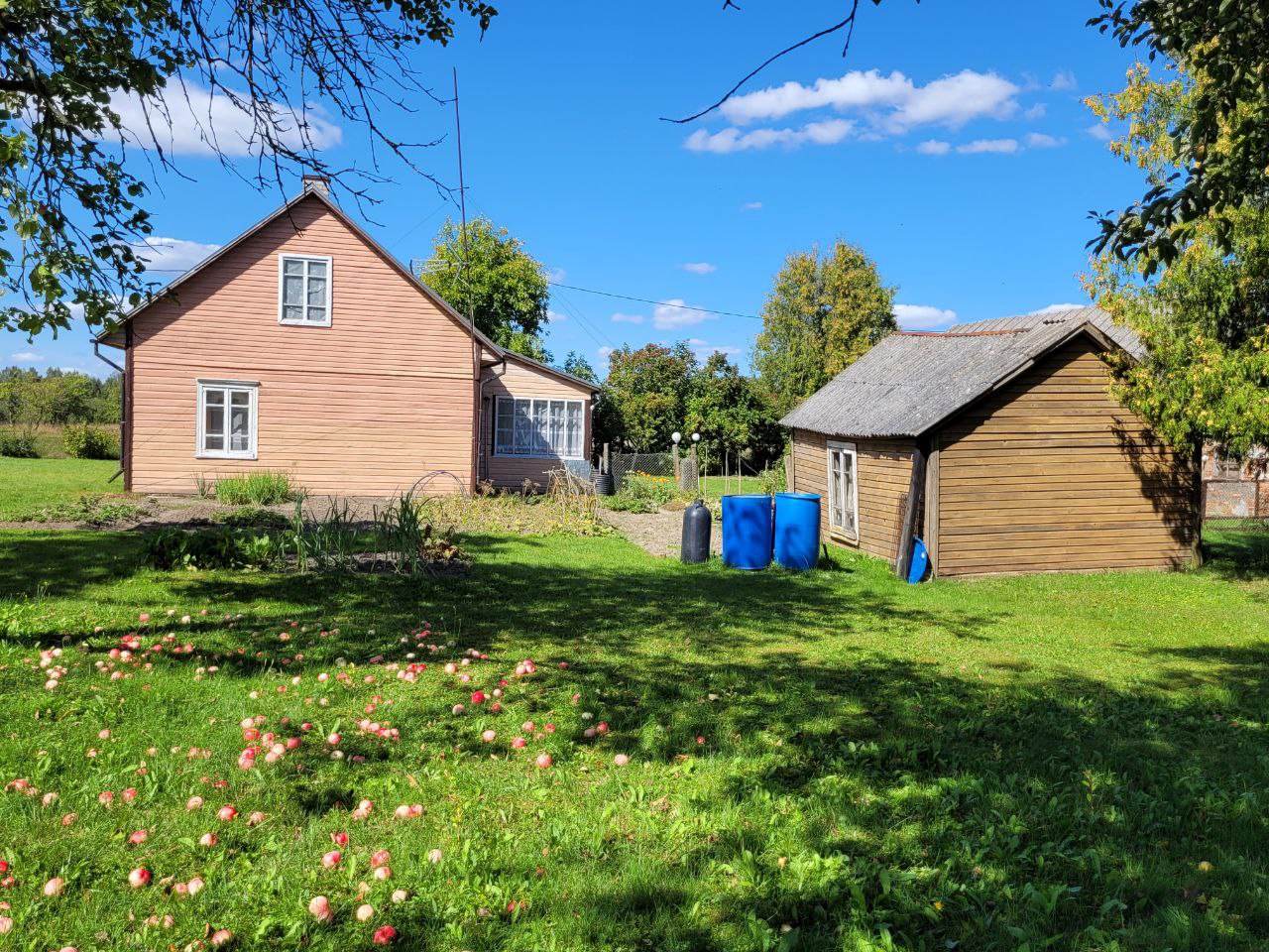 Parduodama rąstinė sodyba Šakių r.
