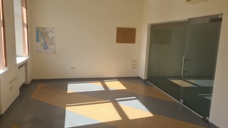 Išnuomojamos 26,52 kv.m. Administracinės patalpos Paryžiaus Komunos g.