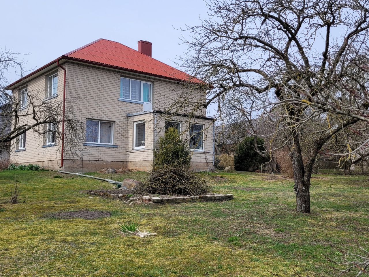 Parduodamas erdvus ir labai šiltas namas.