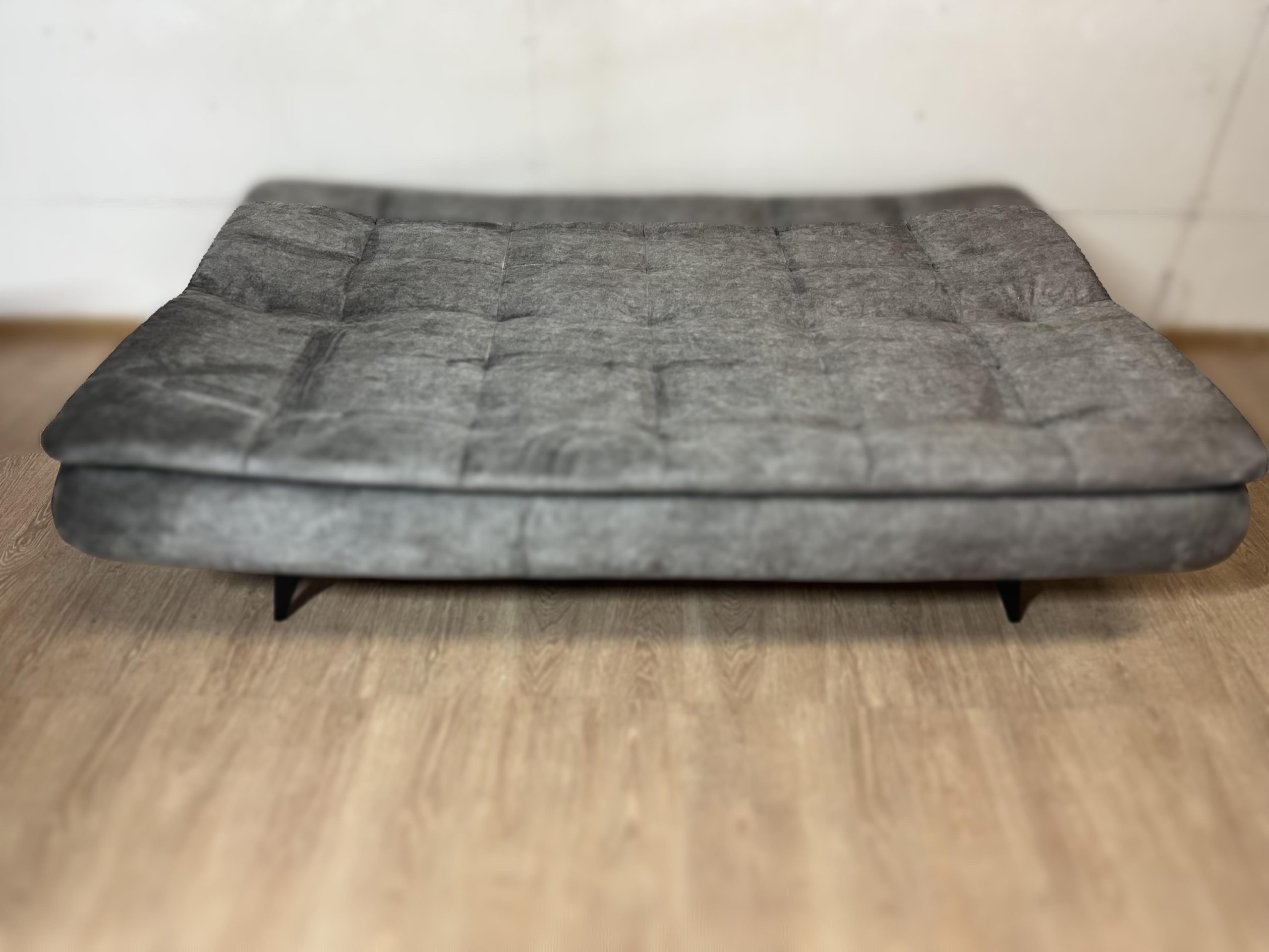 Nauja elegantiška sofa lova
