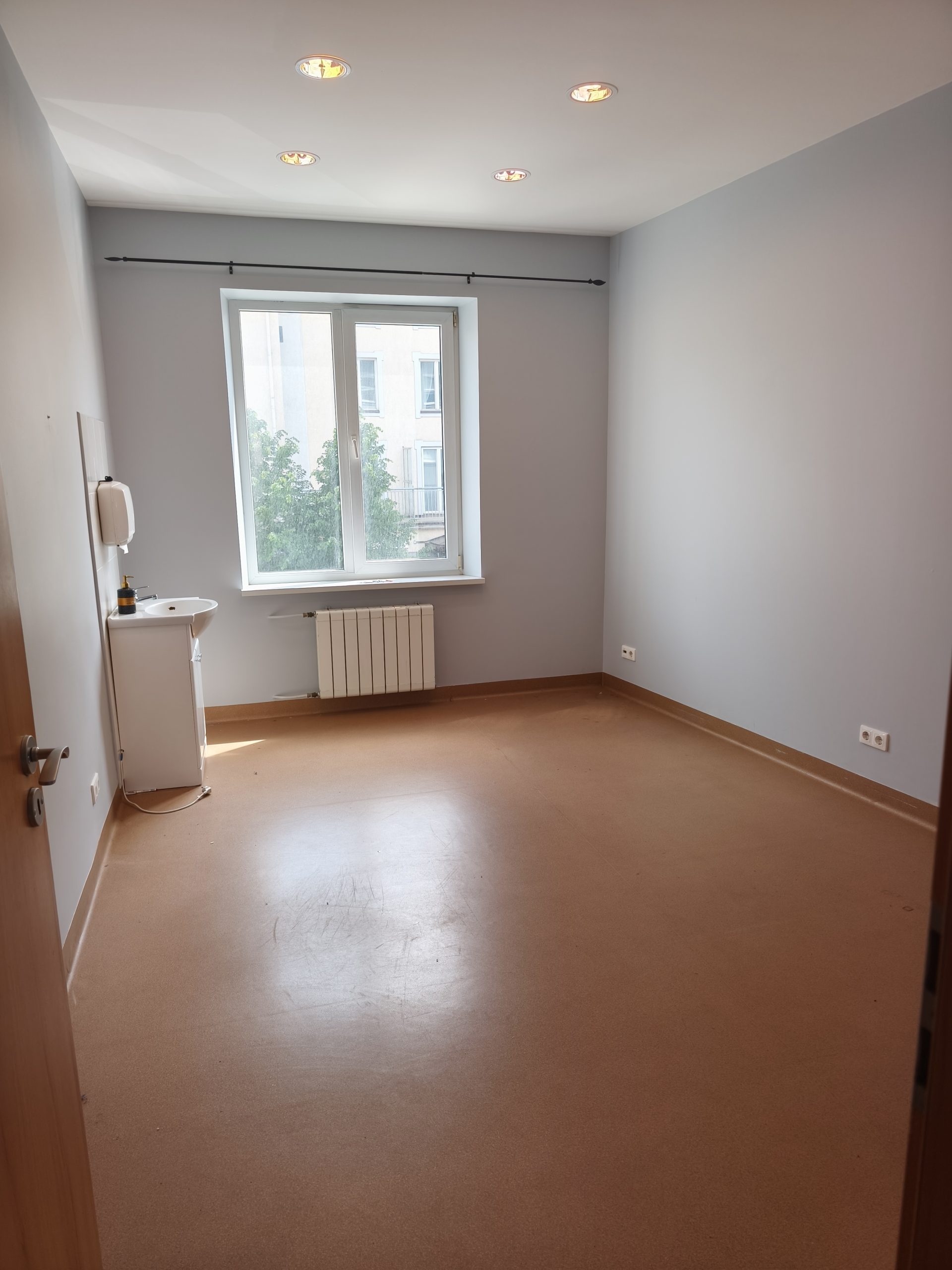 Išnuomojamos Patalpos Šaulių g., tinkamos grožio - paslaugų - procedūroms - ofisui. Kriauklės 2